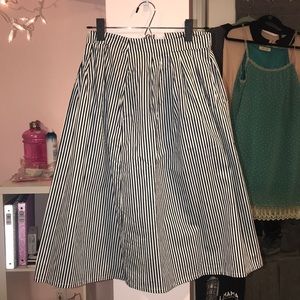 Trendy skirt that goes with everything!